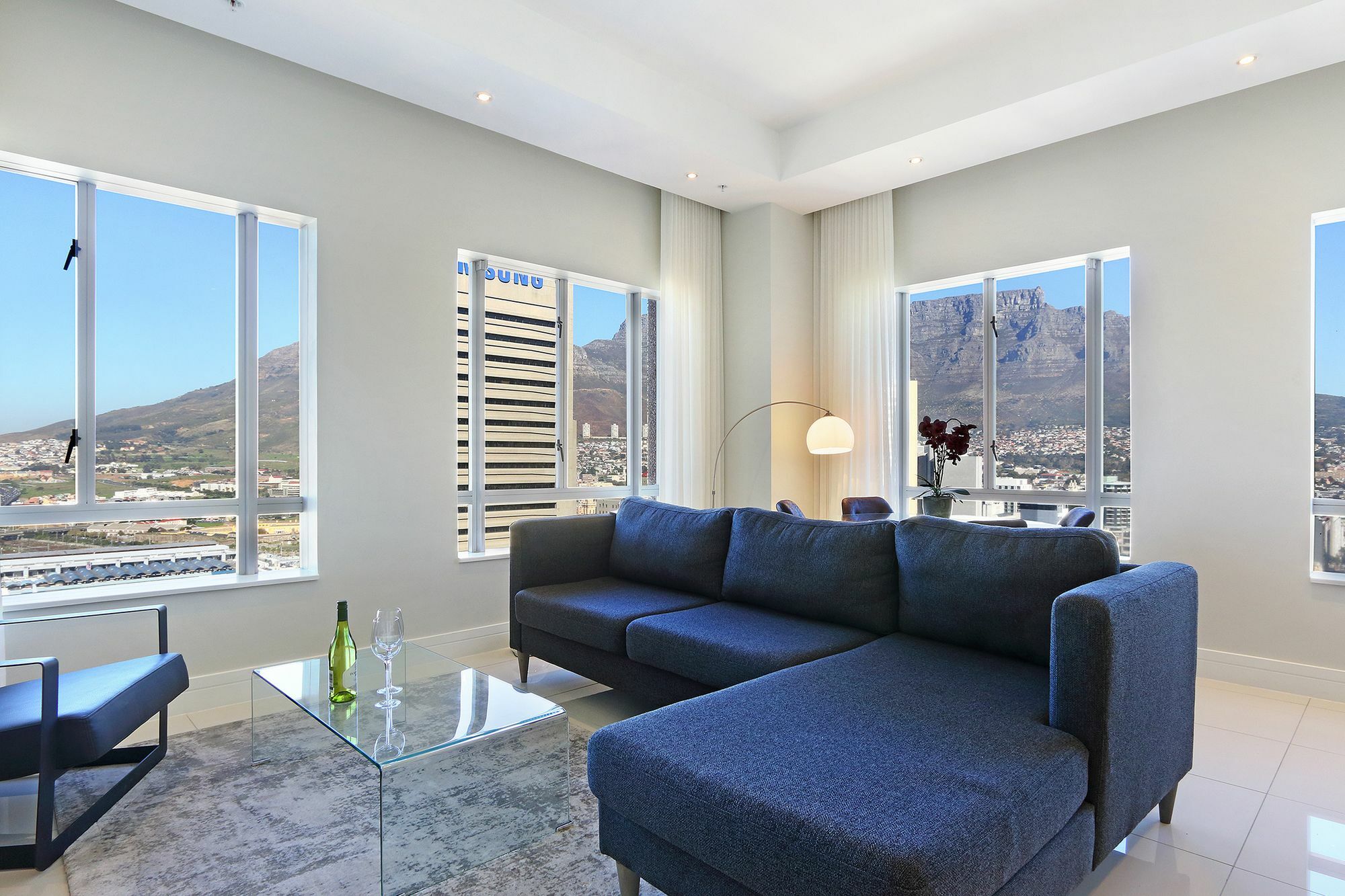 Triangle Luxury Suites By Totalstay Fokváros Kültér fotó