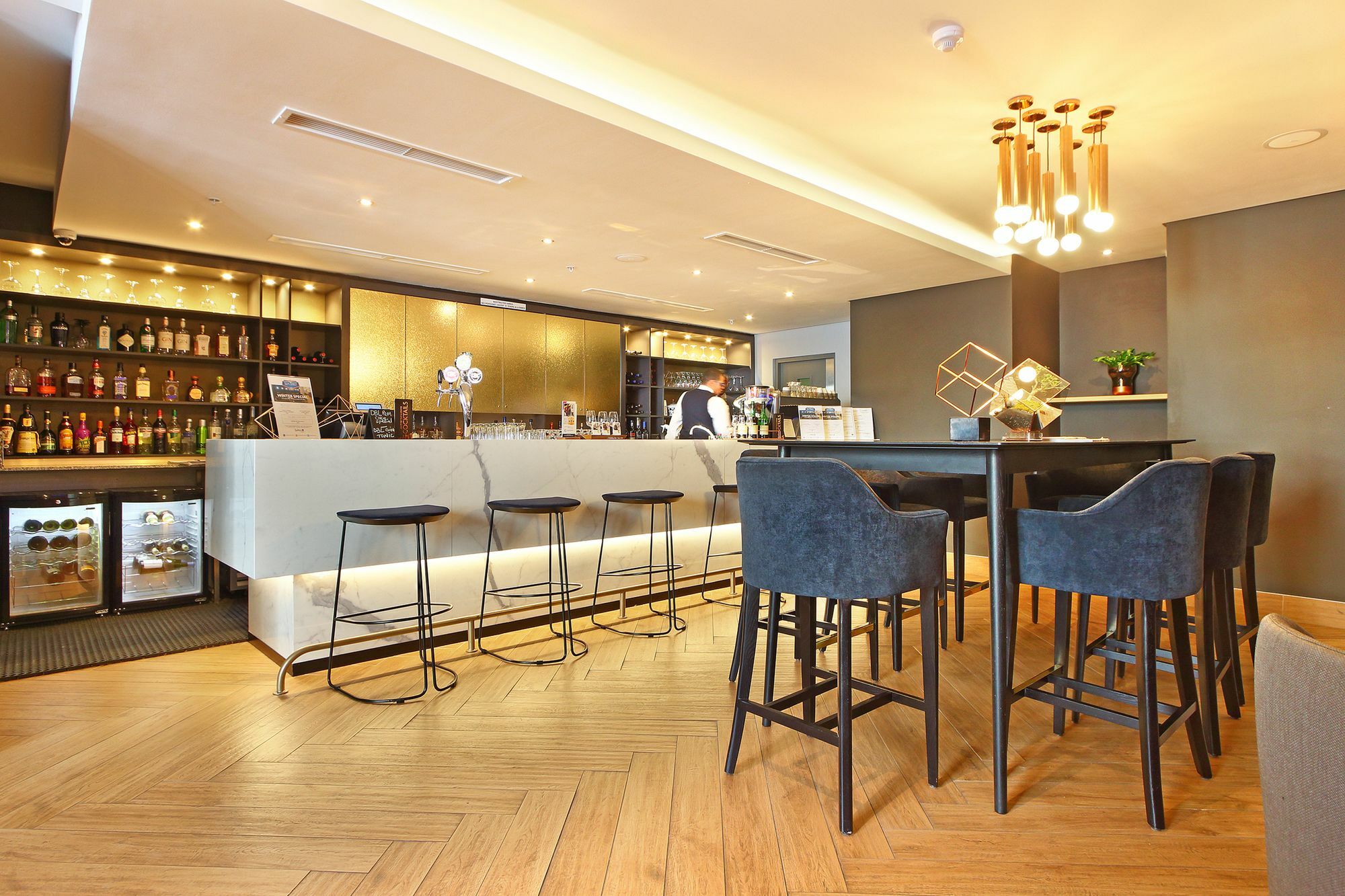 Triangle Luxury Suites By Totalstay Fokváros Kültér fotó